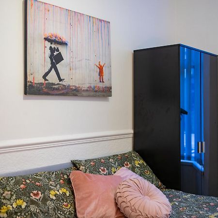 Cozy Rooms In Shared Accommodation Near Anfield Stadium With Parking And Wifi Liverpool Bagian luar foto