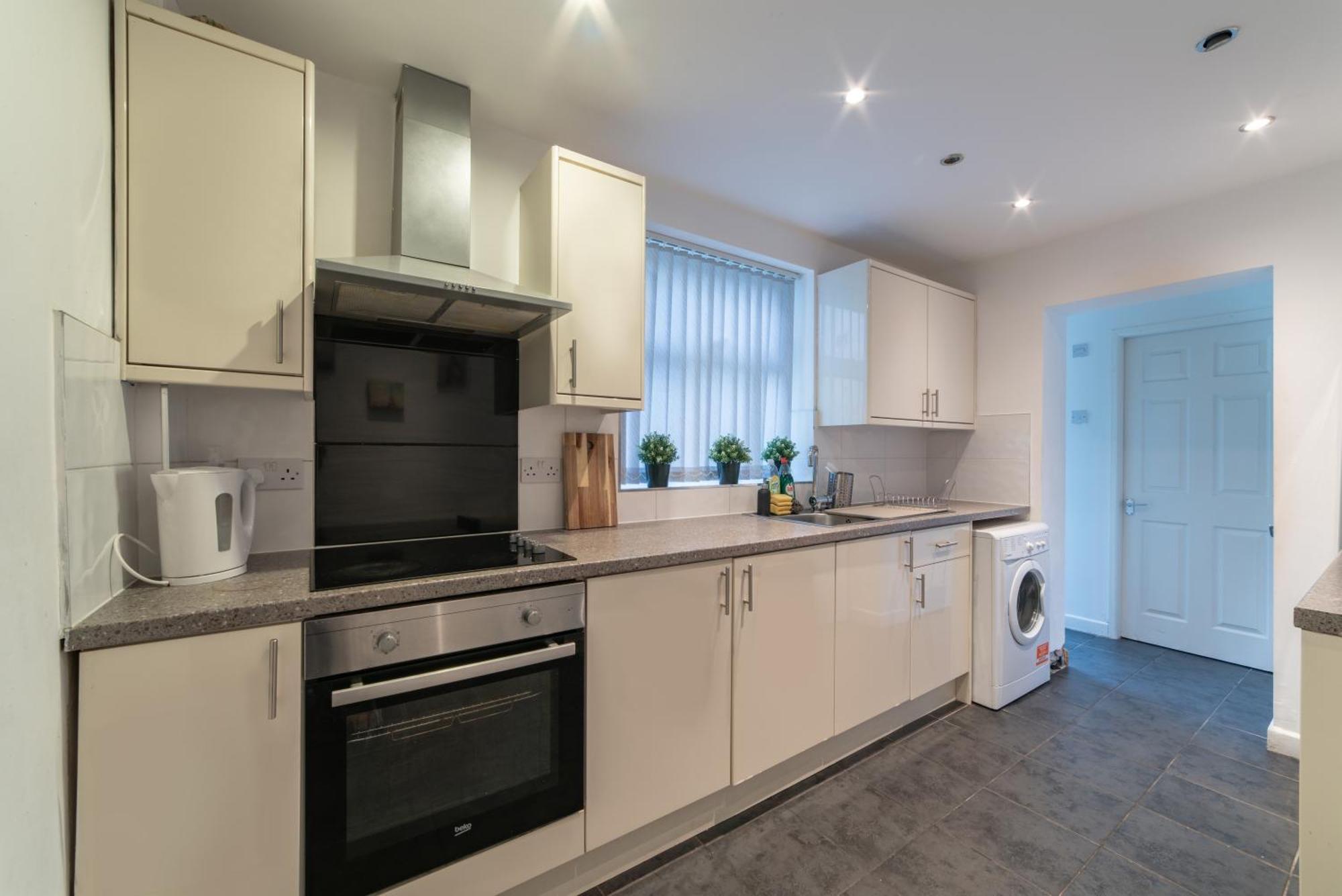Cozy Rooms In Shared Accommodation Near Anfield Stadium With Parking And Wifi Liverpool Bagian luar foto