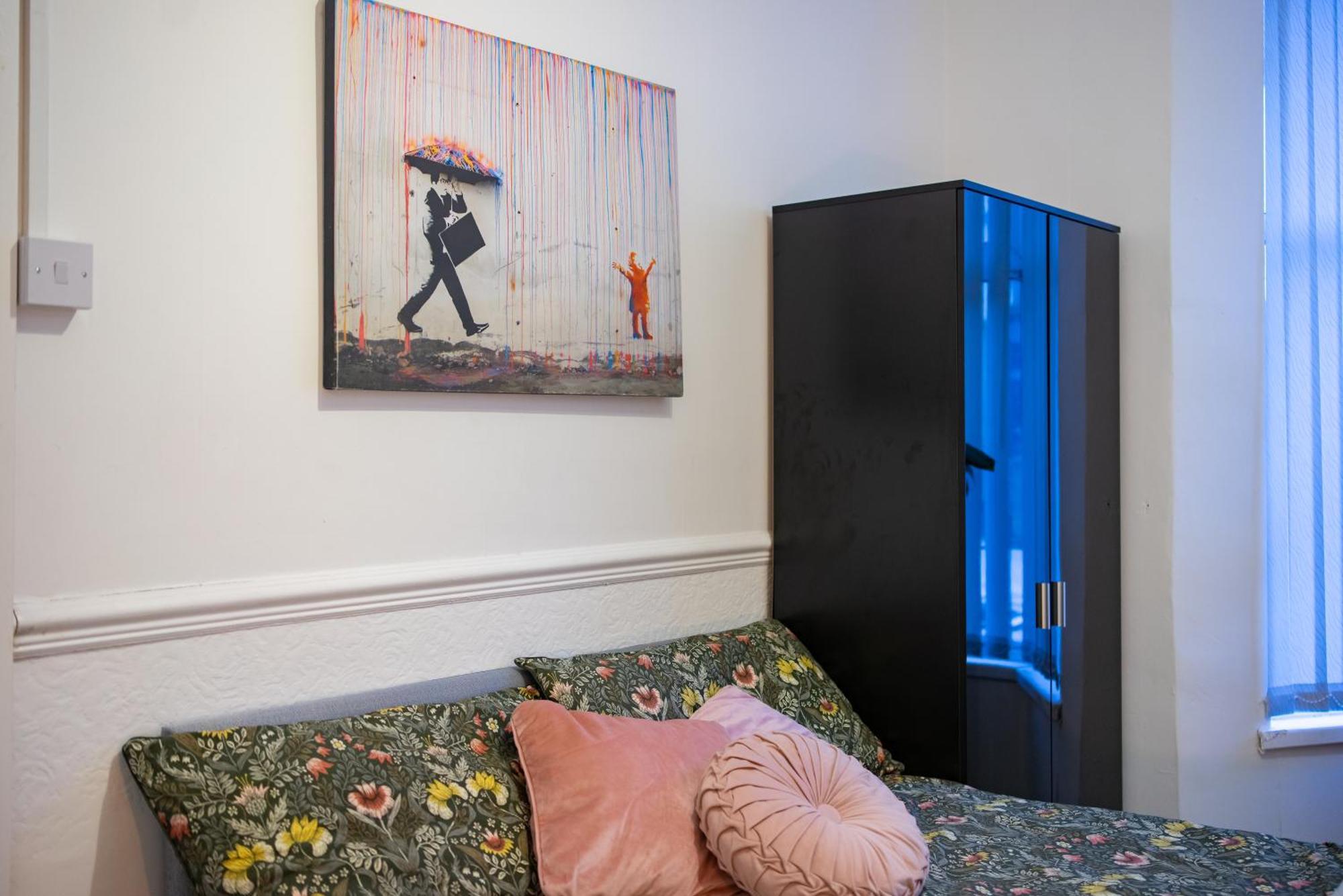 Cozy Rooms In Shared Accommodation Near Anfield Stadium With Parking And Wifi Liverpool Bagian luar foto