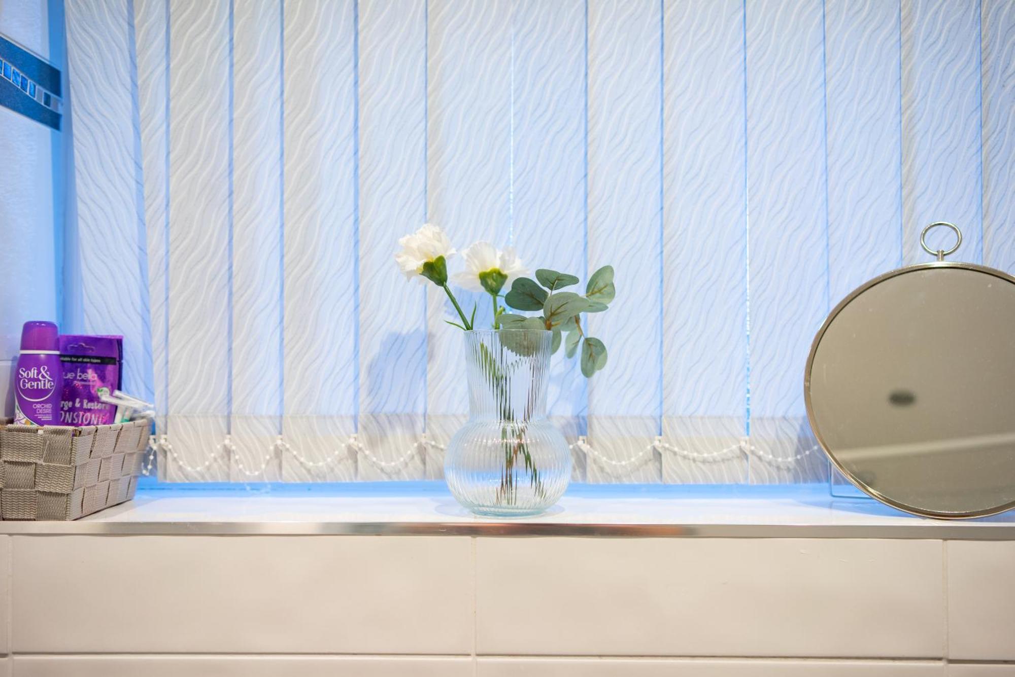 Cozy Rooms In Shared Accommodation Near Anfield Stadium With Parking And Wifi Liverpool Bagian luar foto