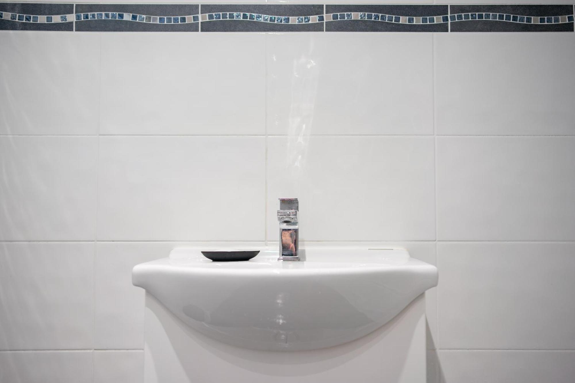 Cozy Rooms In Shared Accommodation Near Anfield Stadium With Parking And Wifi Liverpool Bagian luar foto